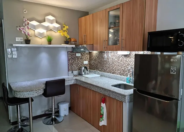 Cozy Guest In With Private Entrance And Shared Pool 3*